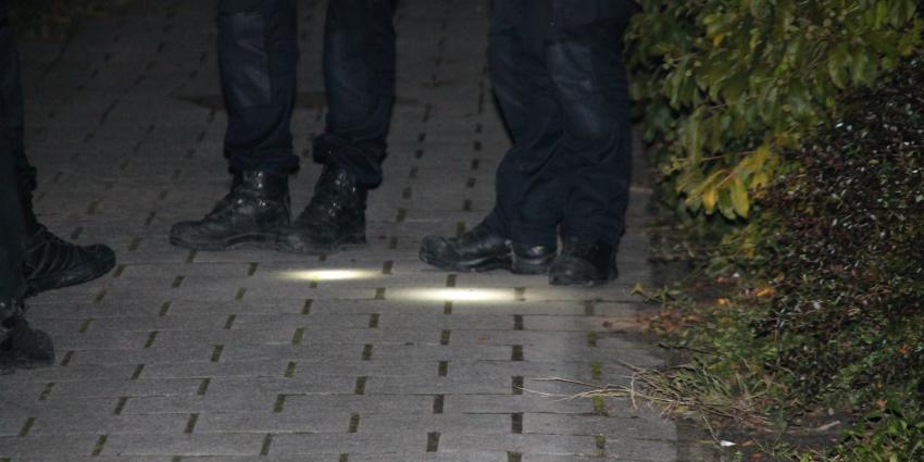 politie zoekt naar sporen Politie zoekt naar sporen