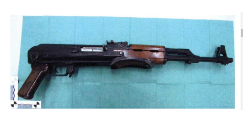 Politie houdt terrorismeverdachte aan met Kalasjnikov in Rotterdam Politie houdt terrorismeverdachte aan met Kalasjnikov in Rotterdam