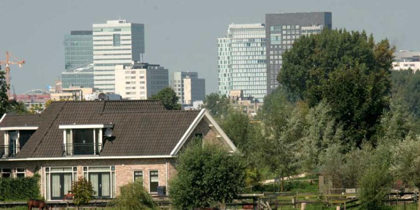 Amsterdam reserveert 70 voetbalvelden voor kantoorbouw Amsterdam reserveert 70 voetbalvelden voor kantoorbouw