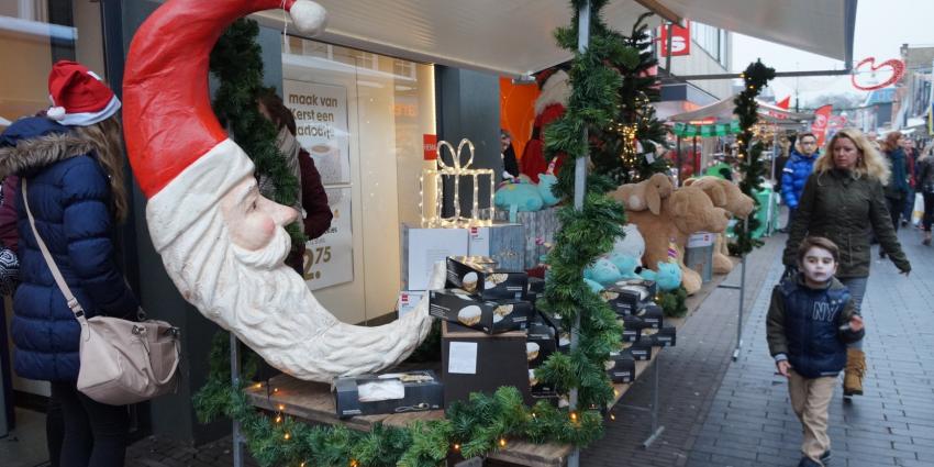Kerstmarkt in Heerenveen druk bezocht Kerstmarkt in Heerenveen druk bezocht