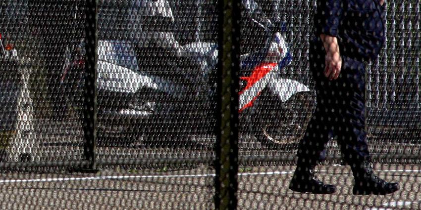 16 vreemdelingen aangetroffen in vrachtwagen bij IJmuiden 16 vreemdelingen aangetroffen in vrachtwagen bij IJmuiden