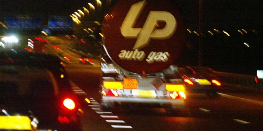 Vrachtauto met LPG in brand A27 Vrachtauto met LPG in brand A27