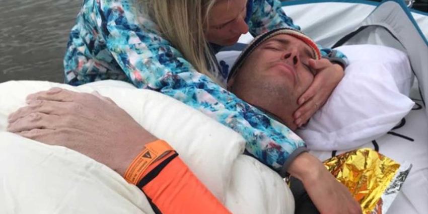 Zwemmer Maarten van der Weijden in ambulance naar ziekenhuis Zwemmer Maarten van der Weijden in ambulance naar ziekenhuis