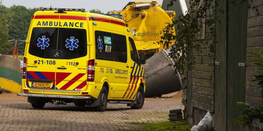 Man omgekomen onder omgevallen silo bij boerderij in Boxtel Man omgekomen onder omgevallen silo bij boerderij in Boxtel