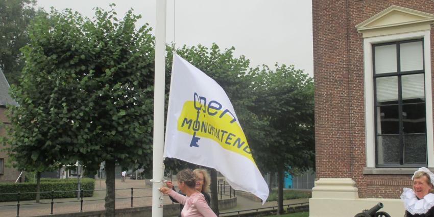 Hijsen van de vlag Hijsen van de vlag