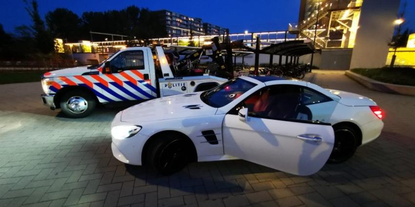 Luxe wagen in beslag genomen Luxe wagen in beslag genomen