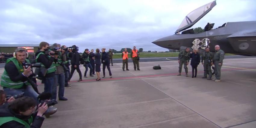 F-35 jachttoestellen geland op vliegbasis Leeuwarden
