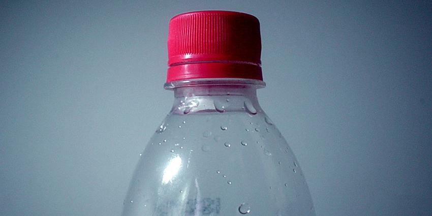 'Statiegeld blijft op grote plasticflessen' 'Statiegeld blijft op grote plasticflessen'