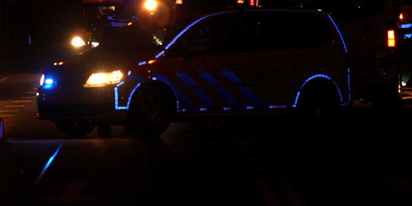 politieauto-donker-reflectie politieauto-donker-reflectie
