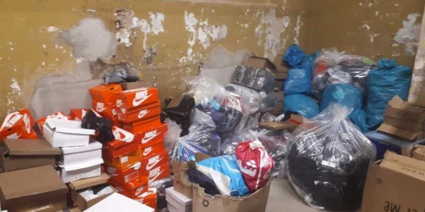 Vier verdachten aangehouden op verdenking van handel in namaakgoederen Vier verdachten aangehouden op verdenking van handel in namaakgoederen