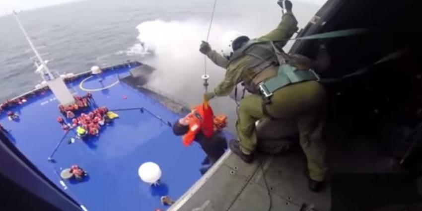 Ruim helft passagiers veerboot gered Ruim helft passagiers veerboot gered
