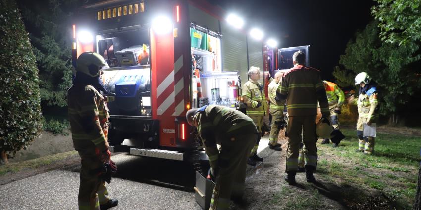Brandweer halt jonge kat uit put Brandweer halt jonge kat uit put