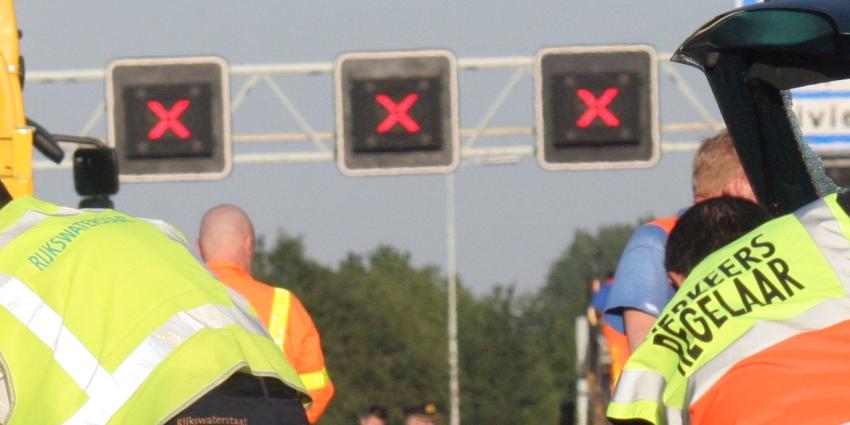 A1 richting Amsterdam dicht door eerder ongeval A1 richting Amsterdam dicht door eerder ongeval