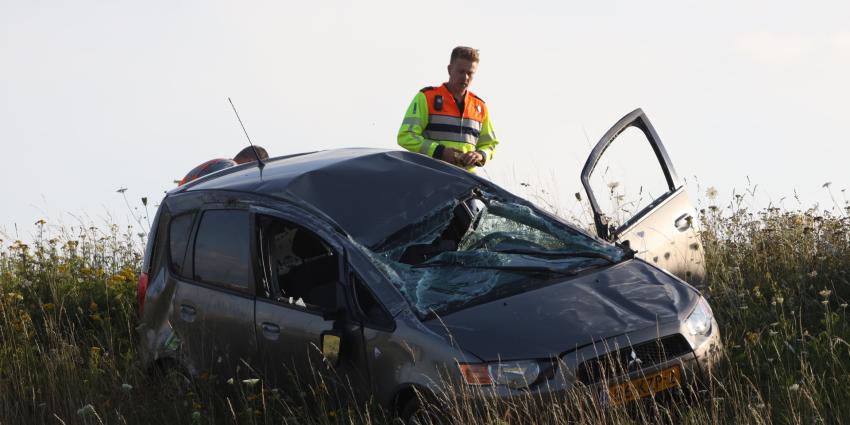 Zwaar beschadigde auto Zwaar beschadigde auto