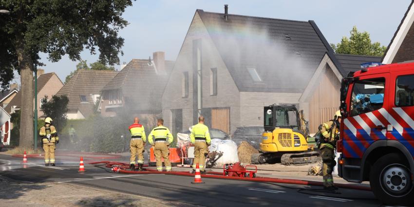 brandweer zet waterscherm in brandweer zet waterscherm in