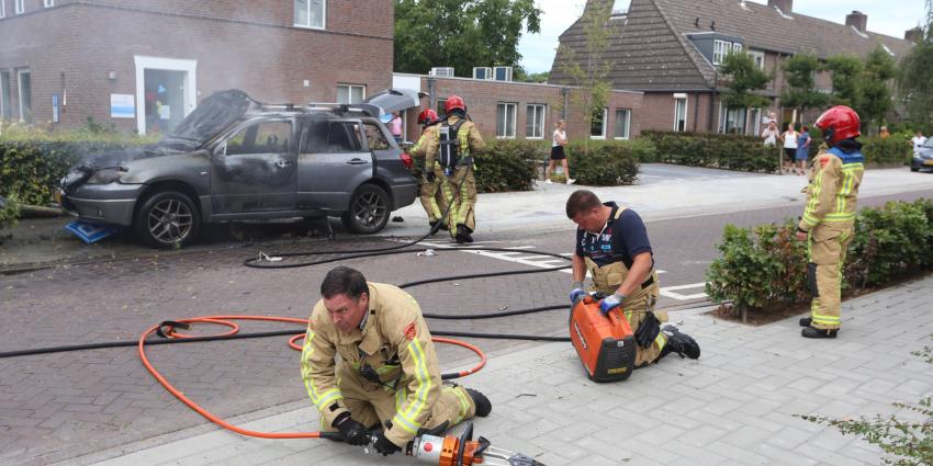 Voertuig volledig uitgebrand Voertuig volledig uitgebrand