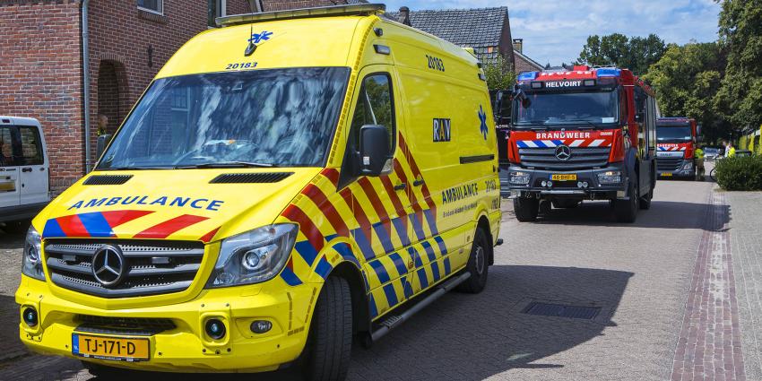 Ambulance en brandweer aanwezig Ambulance en brandweer aanwezig