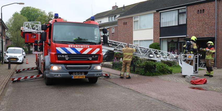 Ladderwagen ingezet voor schoorsteenbrand Ladderwagen ingezet voor schoorsteenbrand