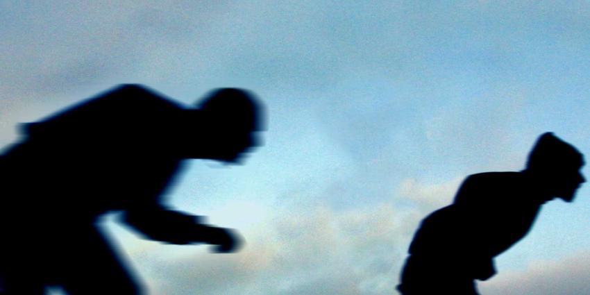 schaatsers-beweging-silhouet-donker schaatsers-beweging-silhouet-donker