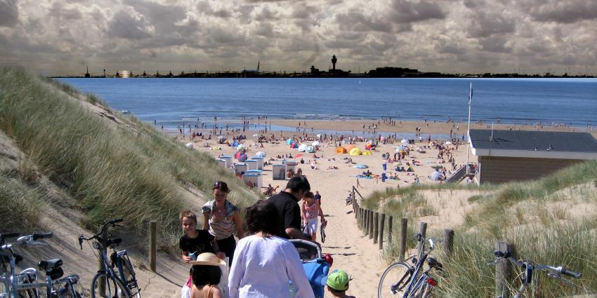 Bewoners willen Schiphol alleen uitbreiden met banen in zee