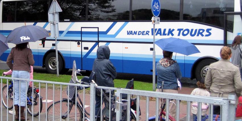 Eén op de vijf scholen wijzigt buitenlandse bestemmingen vanwege aanslagen of terreurdreiging Eén op de vijf scholen wijzigt buitenlandse bestemmingen vanwege aanslagen of terreurdreiging
