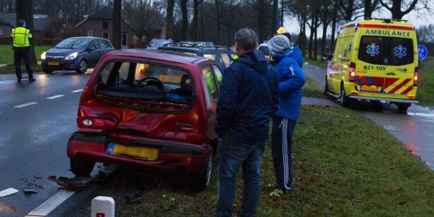 Drie voertuigen betrokken bij botsing op N637 Drie voertuigen betrokken bij botsing op N637