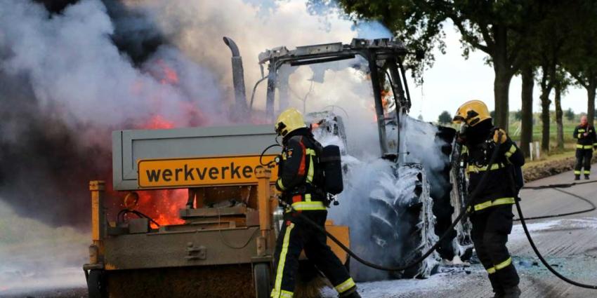 Tractor compleet uitgebrand 