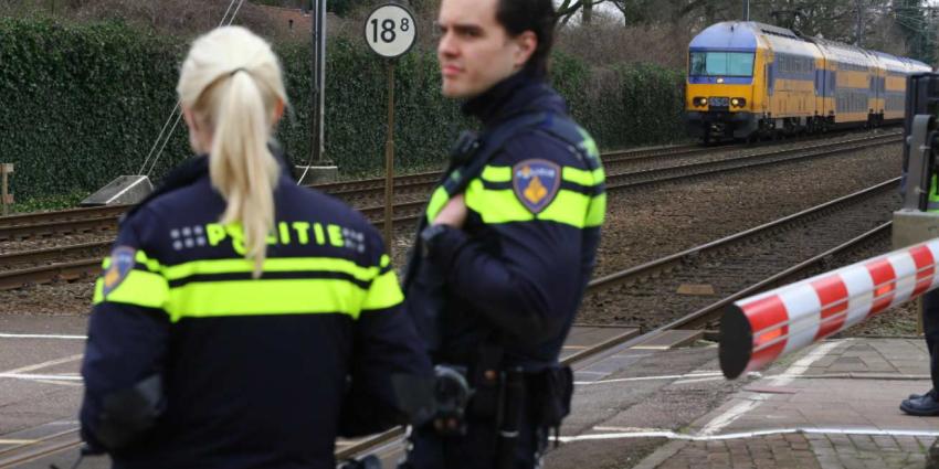 Man springt uit trein en komt om het leven Man springt uit trein en komt om het leven