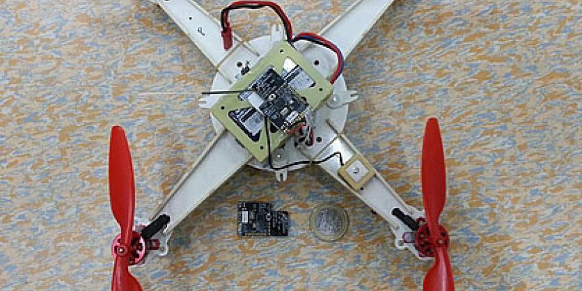 Kleinste vliegende robot ter wereld door TU Delft gebouwd Kleinste vliegende robot ter wereld door TU Delft gebouwd