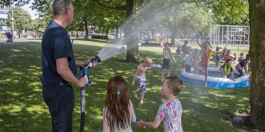 Brandweer in Schiedam zorgt voor verkoeling