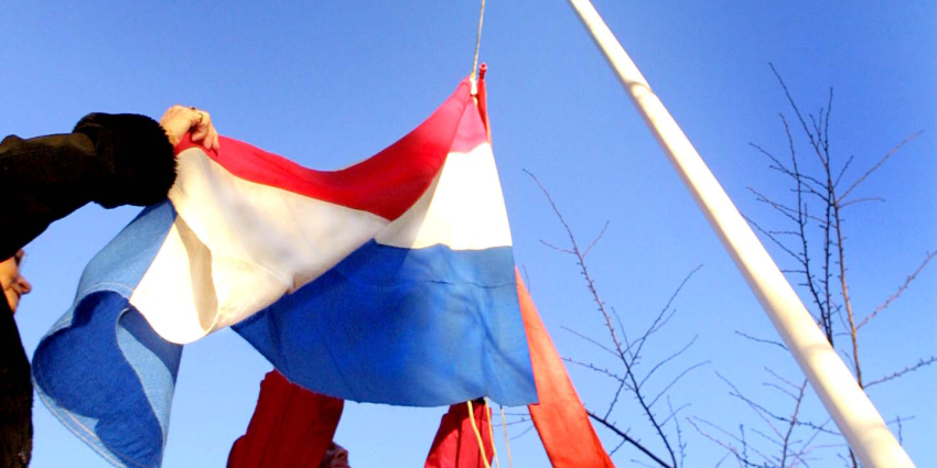 Minuut stilte voor slachtoffers aanslagen Parijs Minuut stilte voor slachtoffers aanslagen Parijs
