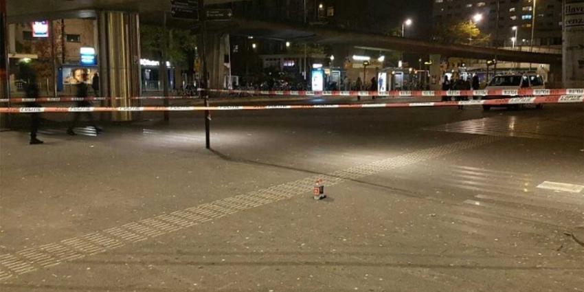 Vuurwerkbom met Cobra op Zuidplein Rotterdam veiliggesteld Vuurwerkbom met Cobra op Zuidplein Rotterdam veiliggesteld