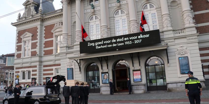 Amsterdam in het teken van afscheid Van der Laan Amsterdam in het teken van afscheid Van der Laan