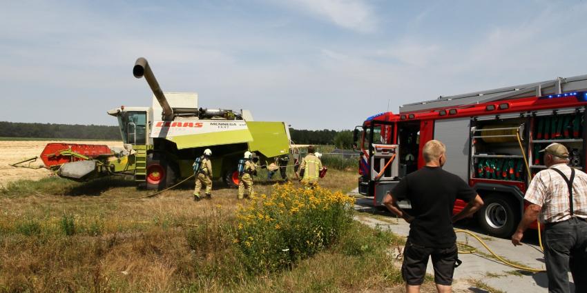 Combine in brand tijdens oogsten Combine in brand tijdens oogsten