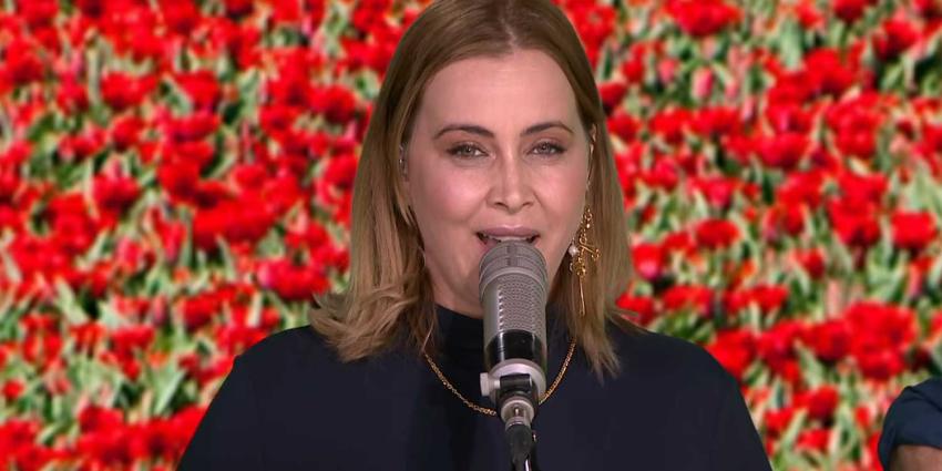 Anouk zingt 'LENTE' tijdens RTL Weerbericht Anouk zingt 'LENTE' tijdens RTL Weerbericht