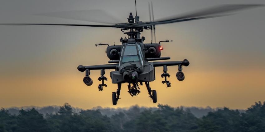 Archieffoto van een Apache met aan de zijkanten de rocketpods om Hydra 70-raketten in te laden. Archieffoto van een Apache met aan de zijkanten de rocketpods om Hydra 70-raketten in te laden.