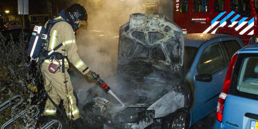 Meerdere auto's mogelijk in brand gestoken in Gouda Meerdere auto's mogelijk in brand gestoken in Gouda