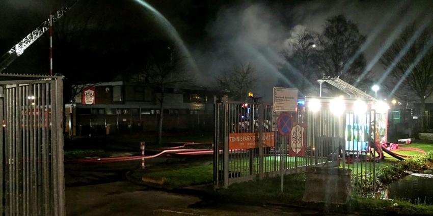 Foto van brand op sportcomplex Strandvliet | Miranda van der Sloot Foto van brand op sportcomplex Strandvliet | Miranda van der Sloot