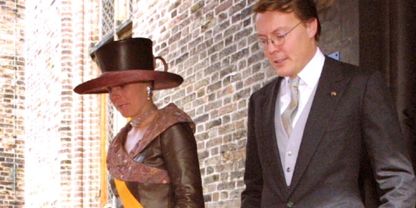 Gezin prins Constantijn en prinses Laurentien verhuist naar Den Haag Gezin prins Constantijn en prinses Laurentien verhuist naar Den Haag