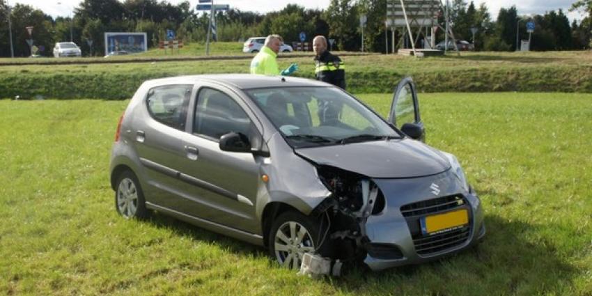 Vrouwen vliegen over rotonde in Emmen Vrouwen vliegen over rotonde in Emmen