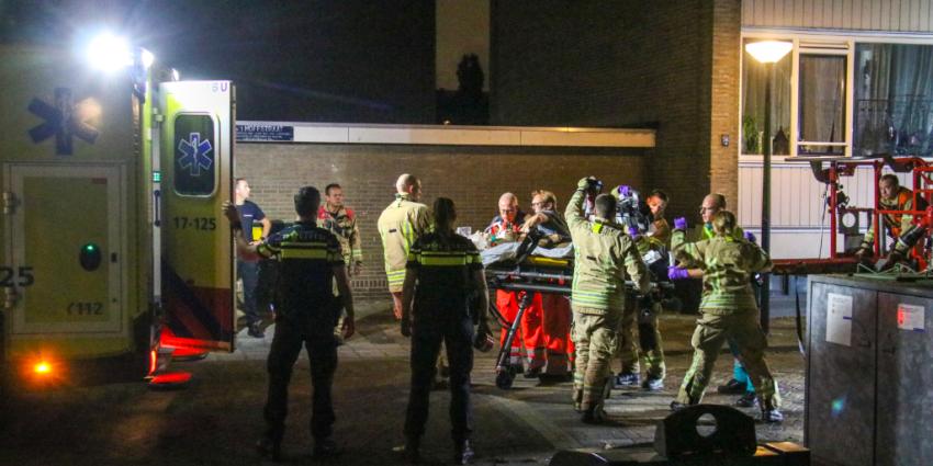 Hulpdiensten bij neergestoken vrouw Hulpdiensten bij neergestoken vrouw