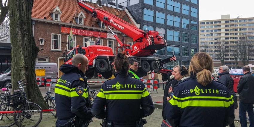 Hijskraan valt op dak Rotterdamse studentenvereniging