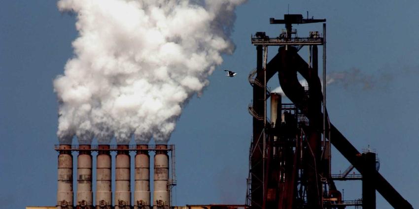 hoogovens-rook-schoorsteen-CO2 hoogovens-rook-schoorsteen-CO2