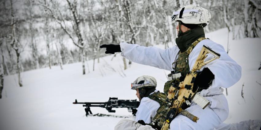 Mariniers bereiden zich voor op de verdediging van Noorwegen. Mariniers bereiden zich voor op de verdediging van Noorwegen.