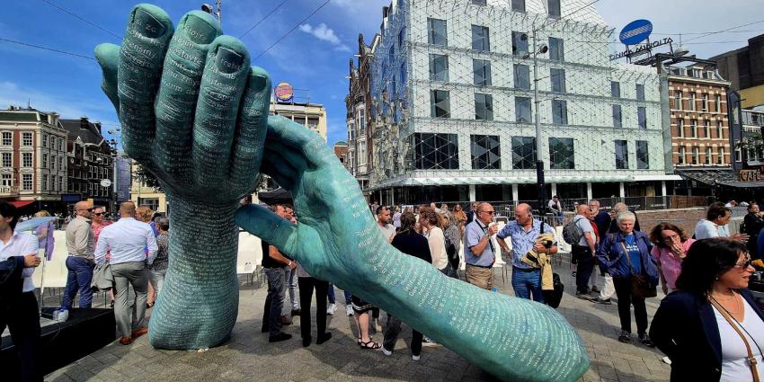kunstwerk-peterrdevries-leidseplein kunstwerk-peterrdevries-leidseplein