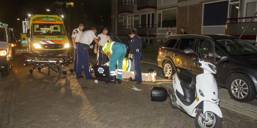 Scooterrijder zwaargewond bij aanrijding Scooterrijder zwaargewond bij aanrijding