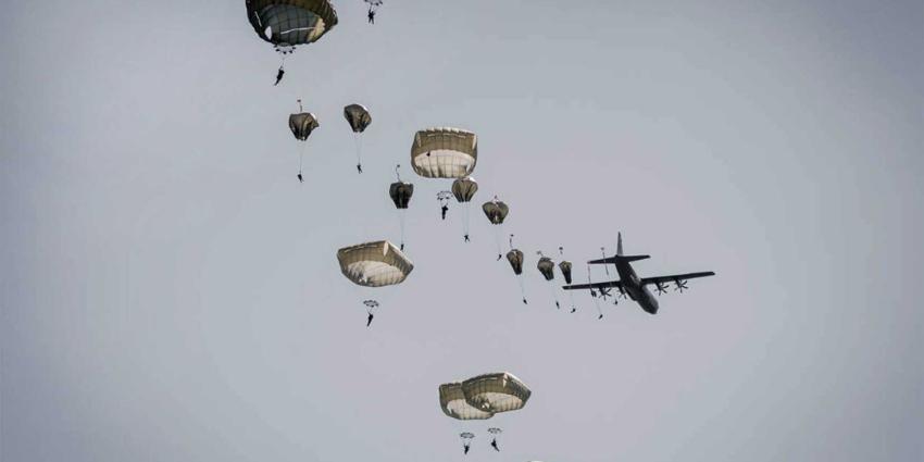 parachute-d-day parachute-d-day