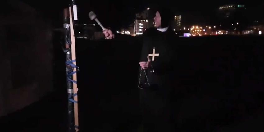 Pegida besmeurt bouwplaats moskee Enschede met varkensbloed Pegida besmeurt bouwplaats moskee Enschede met varkensbloed