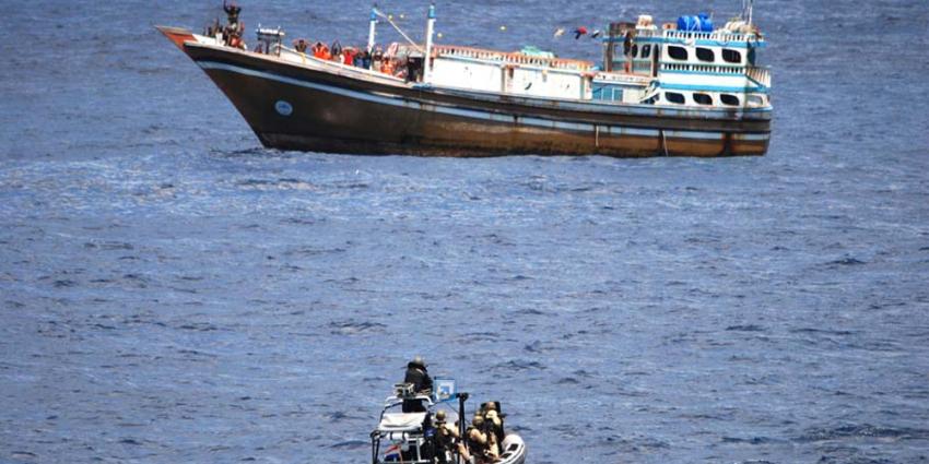 Foto van mariniers in actie tegen piraten op zee | Min. Defensie Foto van mariniers in actie tegen piraten op zee | Min. Defensie