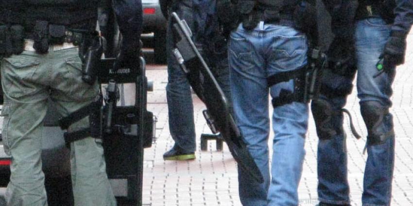 Franse politie houdt eerste verdachte aan na bloedige aanslag Parijs Franse politie houdt eerste verdachte aan na bloedige aanslag Parijs